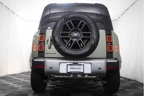 2025 Land Rover Defender 110 P300