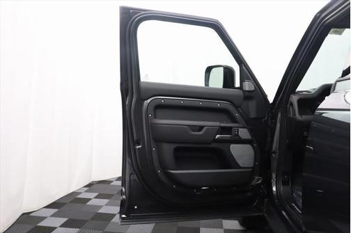 2024 Land Rover Defender 130 P400 Outbound
