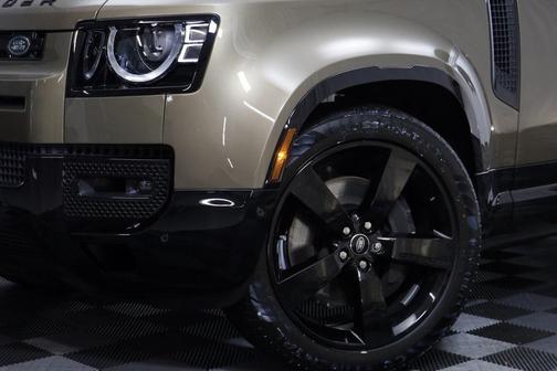 2025 Land Rover Defender 130 P400 X-Dynamic SE