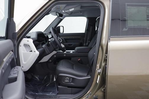 2025 Land Rover Defender 130 P400 X-Dynamic SE