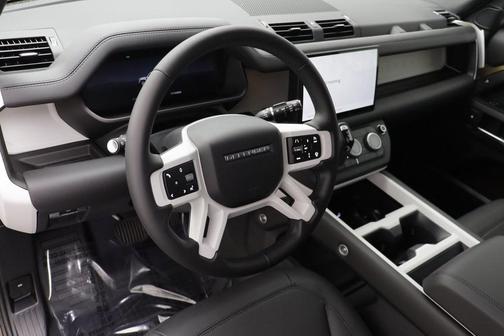 2025 Land Rover Defender 130 P400 X-Dynamic SE