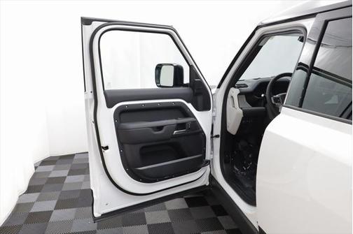 2025 Land Rover Defender 110 P400 S