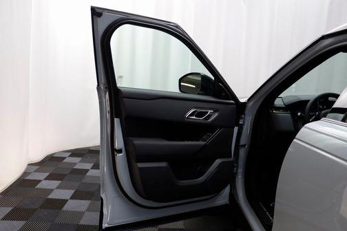 2026 Land Rover Range Rover Velar P400 Dynamic SE