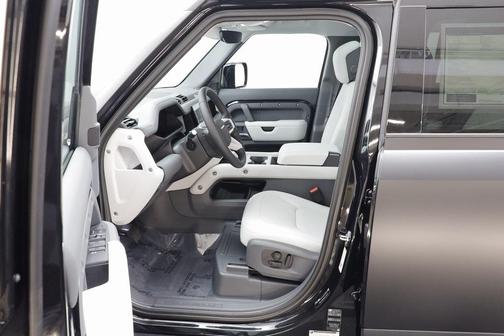 2025 Land Rover Defender 110 P400 S
