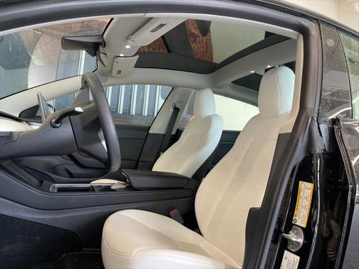 2022 Tesla Model 3 Standard Range