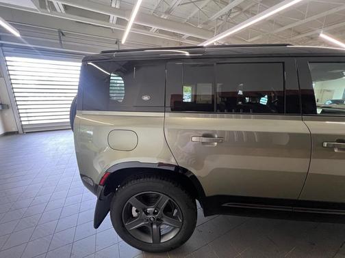 2022 Land Rover Defender 110 X-Dynamic HSE