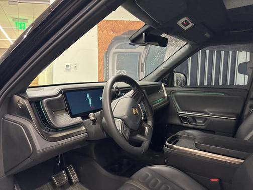 2024 Rivian R1S Adventure Quad Motor Large Pack