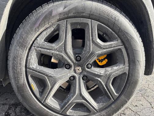 2024 Rivian R1S Adventure Quad Motor Large Pack