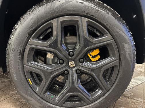 2024 Rivian R1S Adventure Quad Motor Large Pack