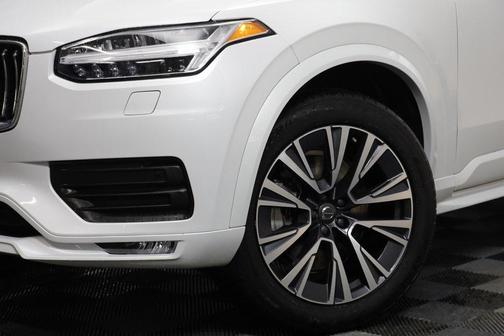 2022 Volvo XC90 T6 Momentum