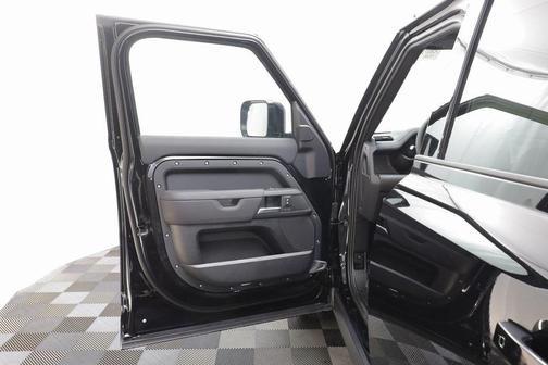 2026 Land Rover Defender P400 X-Dynamic SE