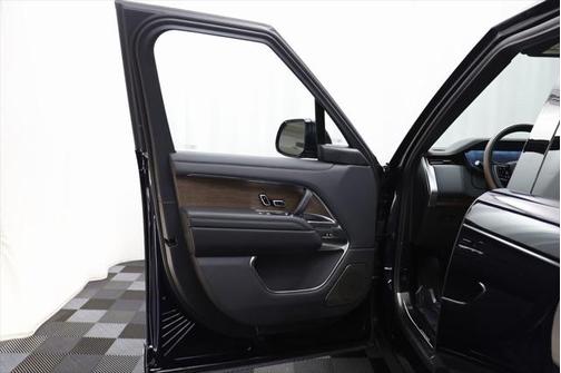 2025 Land Rover Range Rover P530 Autobiography