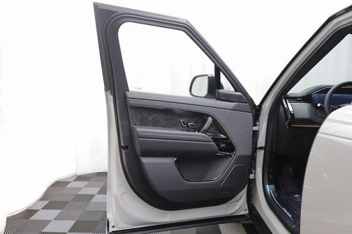 2026 Land Rover Range Rover Sport SE