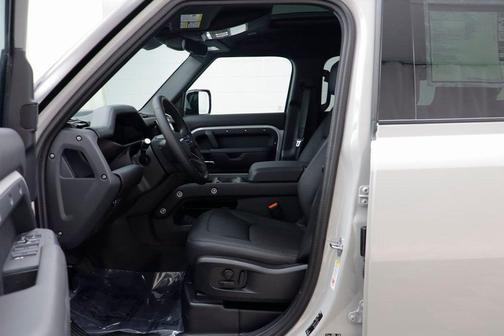 2026 Land Rover Defender P400 X-Dynamic SE