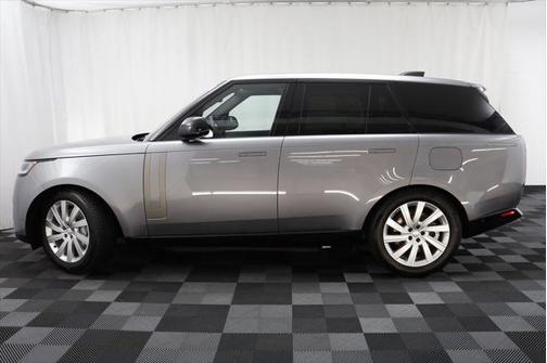 2025 Land Rover Range Rover P550e SE