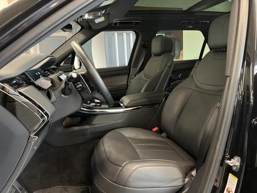 2025 Land Rover Range Rover Sport SE