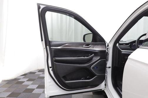 2023 Jeep Grand Cherokee 4xe Overland