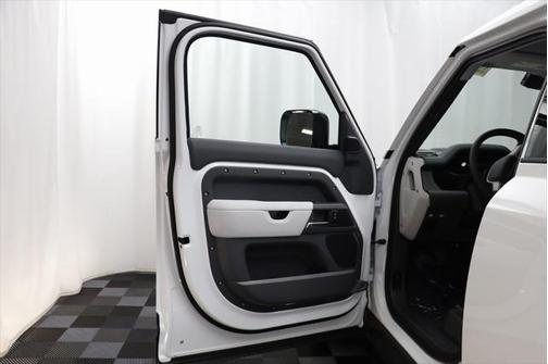 2025 Land Rover Defender S