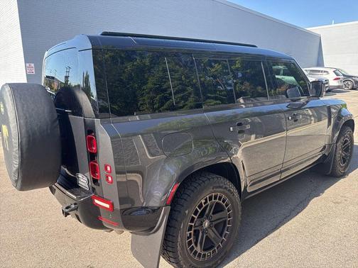 Carpathian Grey Premium Metallic 2025 Land Rover Defender 110 P400 X-Dynamic SE