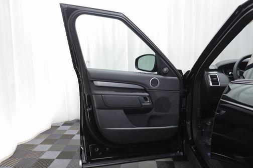 2026 Land Rover Discovery Tempest Edition