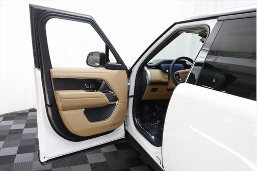 2025 Land Rover Range Rover P530 SE