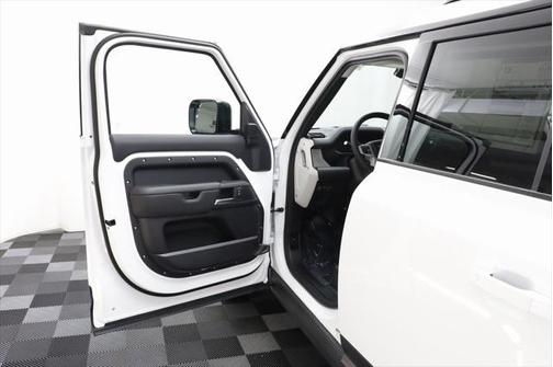 2025 Land Rover Defender S