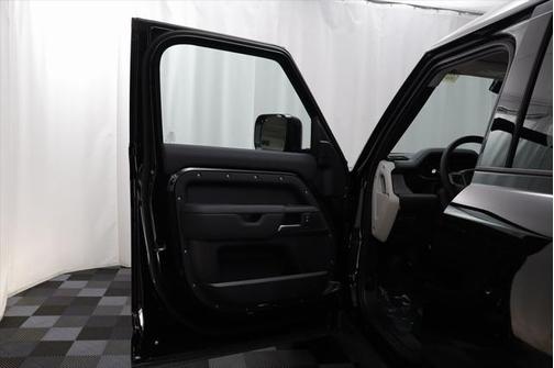 2025 Land Rover Defender S