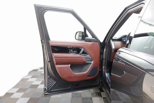 2025 Land Rover Range Rover P530 SE