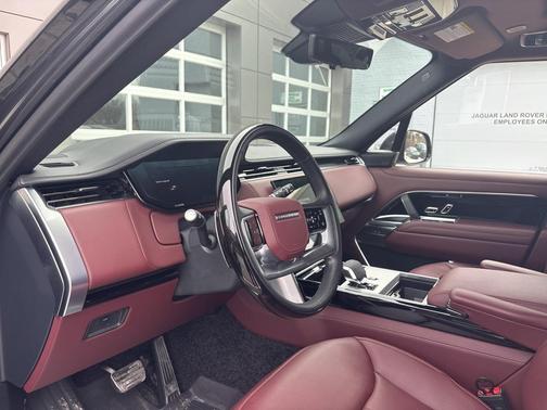 2025 Land Rover Range Rover P530 SE