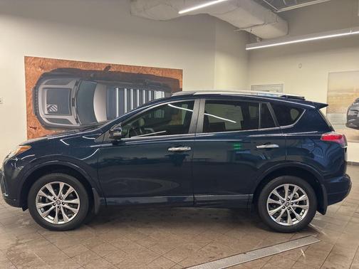 2017 Toyota RAV4 SE