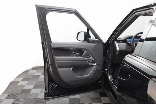 2025 Land Rover Range Rover P400 SE 7 Seat