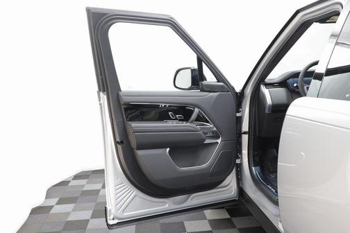 2025 Land Rover Range Rover P400 SE