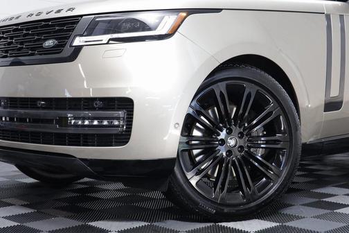 2025 Land Rover Range Rover SE