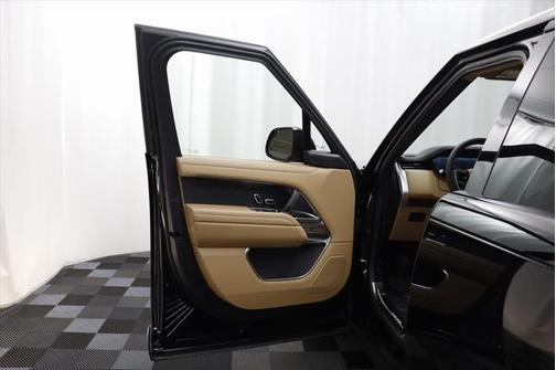 2025 Land Rover Range Rover P530 SE