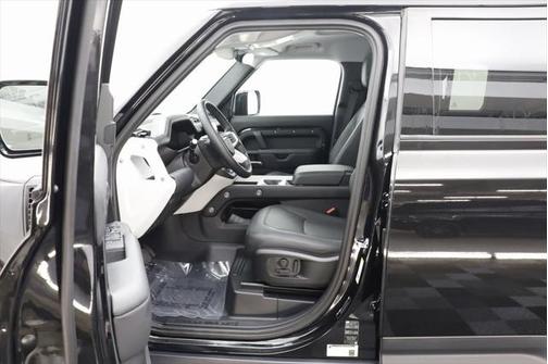 2025 Land Rover Defender 110 P300