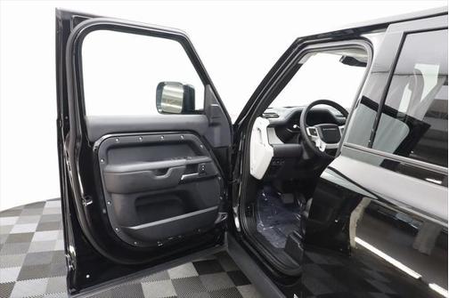 2025 Land Rover Defender 110 P300