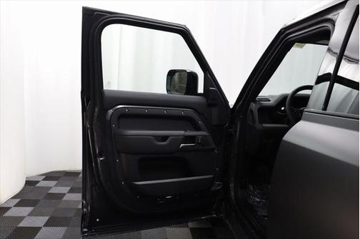 2025 Land Rover Defender 110 P500 X-Dynamic SE