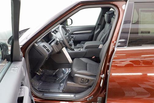 2026 Land Rover Discovery Tempest Edition