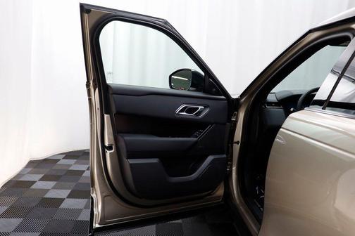 2026 Land Rover Range Rover Velar P400 Dynamic SE