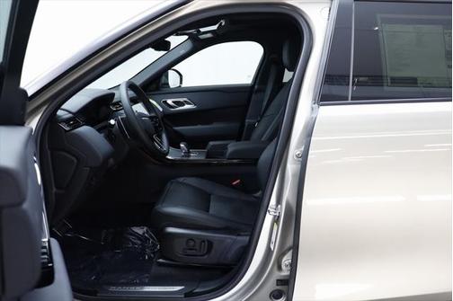 2026 Land Rover Range Rover Velar Dynamic SE