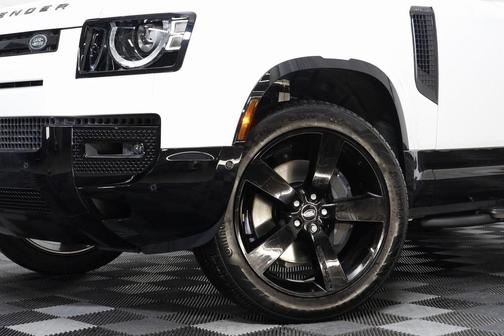 2025 Land Rover Defender 130 P400 X-Dynamic SE