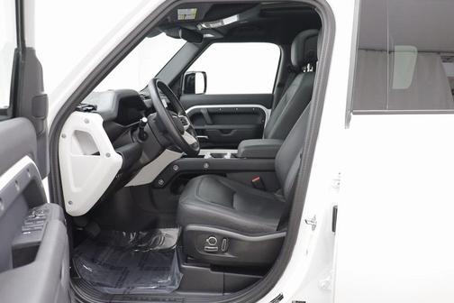 2025 Land Rover Defender 130 P400 X-Dynamic SE