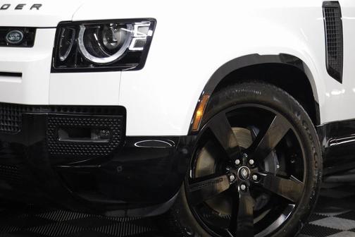 2025 Land Rover Defender 130 P400 X-Dynamic SE