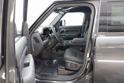 2025 Land Rover Defender 110 P500 X-Dynamic SE