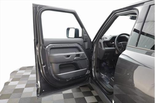 2025 Land Rover Defender 110 P500 X-Dynamic SE