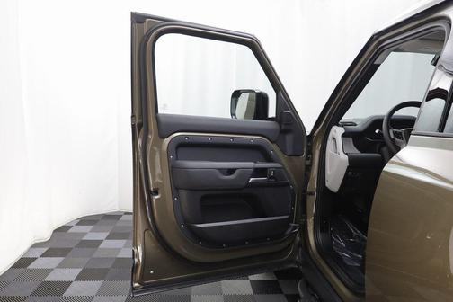 2025 Land Rover Defender 110 P400 X-Dynamic SE