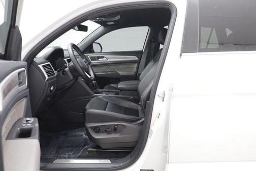 Pure White 2022 Volkswagen Atlas Cross Sport 3.6L V6 SE w/Technology