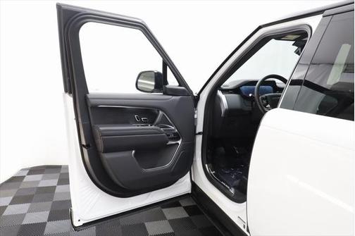 2025 Land Rover Range Rover P530 SE 7 Seat