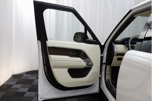 2025 Land Rover Range Rover P400 SE