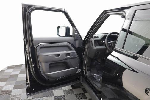 2025 Land Rover Defender 110 P500 X-Dynamic SE
